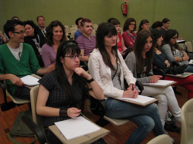 Over one hundred people from different parts of Spain participate in the training seminar "Working with people build community", Foto 3