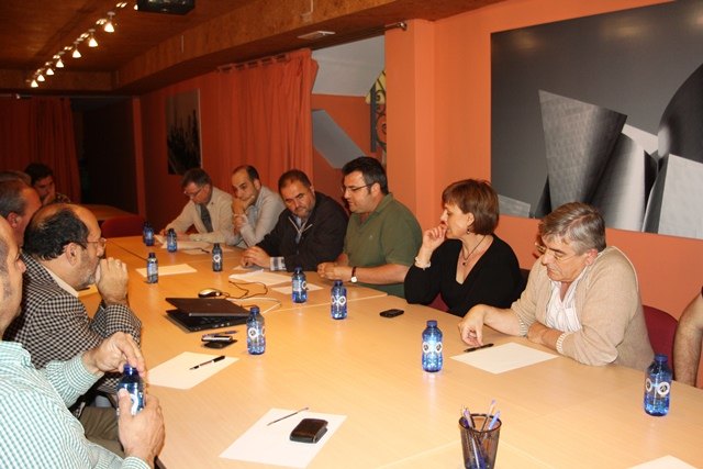 The IU-Greens candidates meet with AEMC Totana, Foto 2