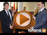 El ayuntamiento de Totana hace entrega del título de Hijo Predilecto a Miguel Porlán 'Chendo'