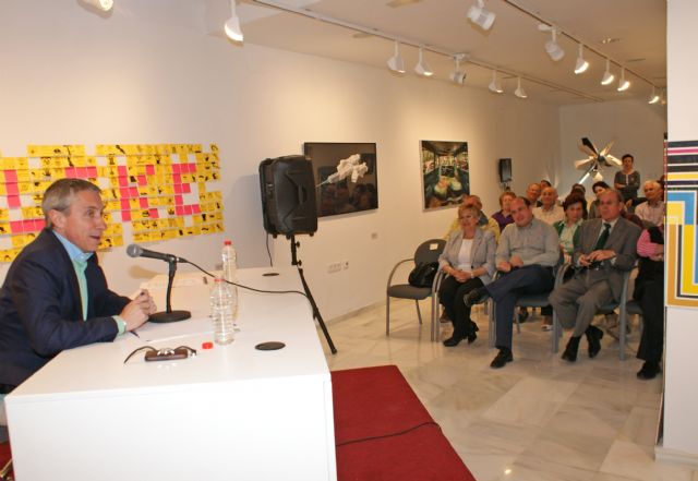 Melchor Miralles habla sobre 'Periodismo e Investigación' en la conferencia que ofreció en Puerto Lumbreras - 2, Foto 2