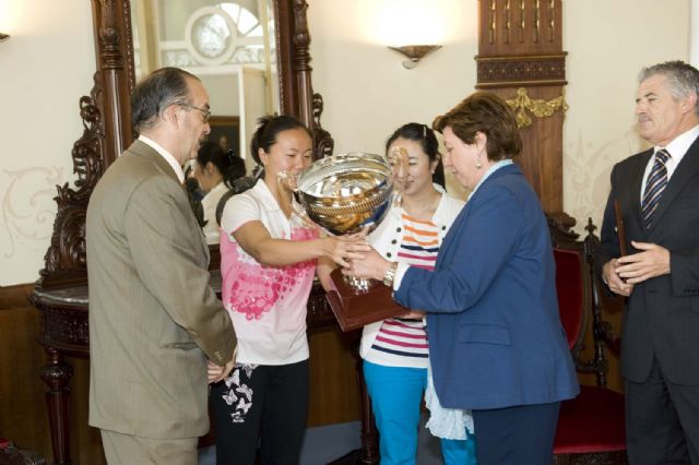 La alcaldesa felicita a las campeonas de Tenis de Mesa - 1, Foto 1