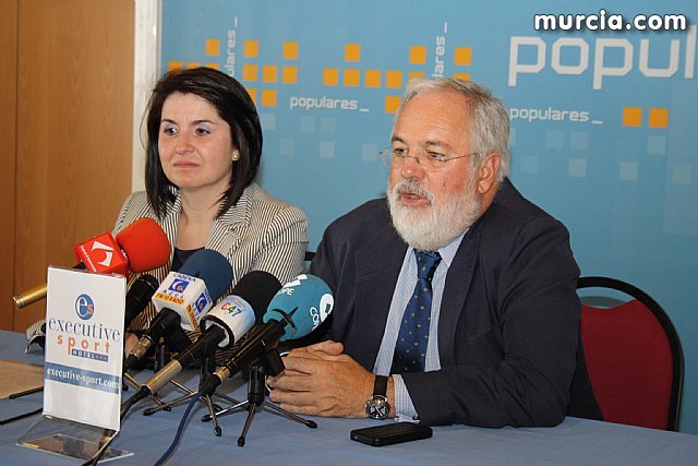 El ex Ministro de Agricultura y Agua del PP en el gobierno de Aznar, Miguel Arias Cañete, visitó empresas de la localidad - 2, Foto 2