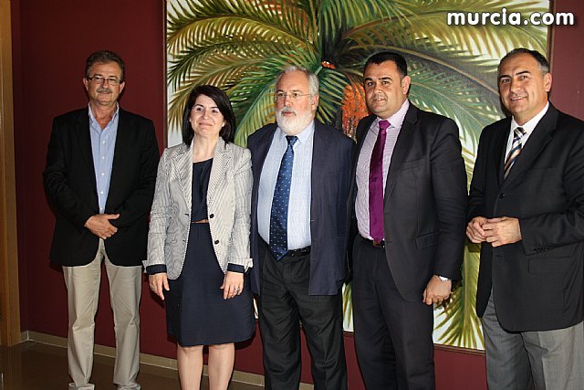 El ex Ministro de Agricultura y Agua del PP en el gobierno de Aznar, Miguel Arias Cañete, visitó empresas de la localidad - 3, Foto 3