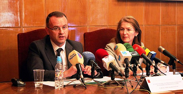 La Comunidad colabora con la Agencia Tributaria en la campaña ´Renta 2010´ con 18 puestos para presentar las declaraciones en la Región - 1, Foto 1