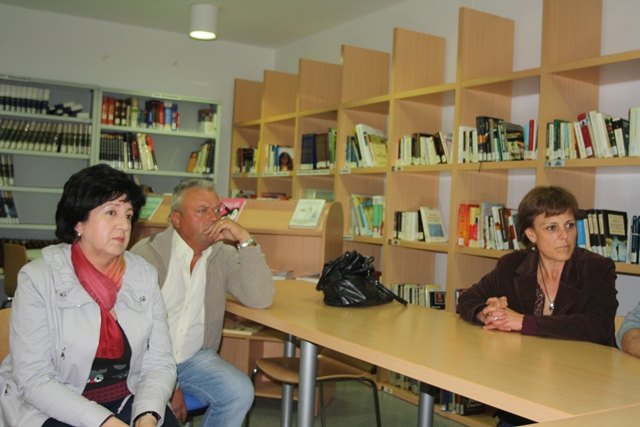 Miembros de la candidatura de IU-Verdes se reúnen con el Pedáneo y la Junta Vecinal del Paretón, para exponer el Programa Electoral - 2, Foto 2