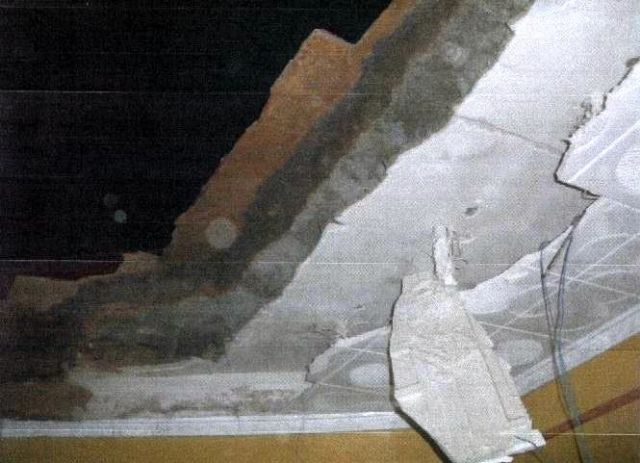 Los bomberos rescatan a dos mujeres del derrumbe de una casa en Los Barreros - 1, Foto 1