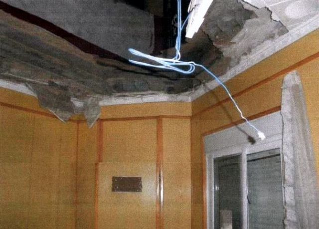 Los bomberos rescatan a dos mujeres del derrumbe de una casa en Los Barreros - 3, Foto 3