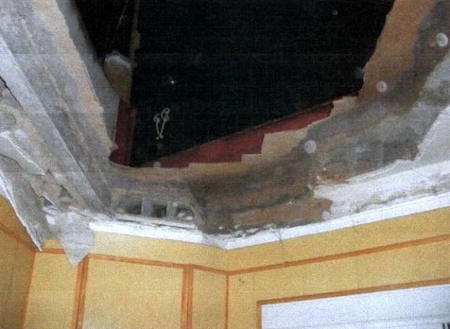 Los bomberos rescatan a dos mujeres del derrumbe de una casa en Los Barreros - 4, Foto 4