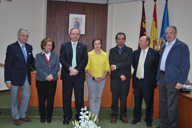 Los premiados del XI Alfonso Martnez-Mena recogen sus galardones en un emotivo acto celebrado en el saln de Plenos, Foto 1