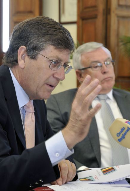 Bernal dice al dejar el Consejo de la Universidad de Murcia que vuelve a la política con mucha ilusión - 2, Foto 2