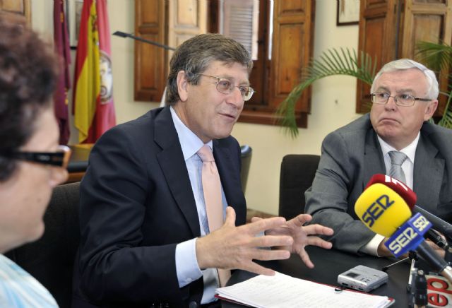 Bernal dice al dejar el Consejo de la Universidad de Murcia que vuelve a la política con mucha ilusión - 3, Foto 3