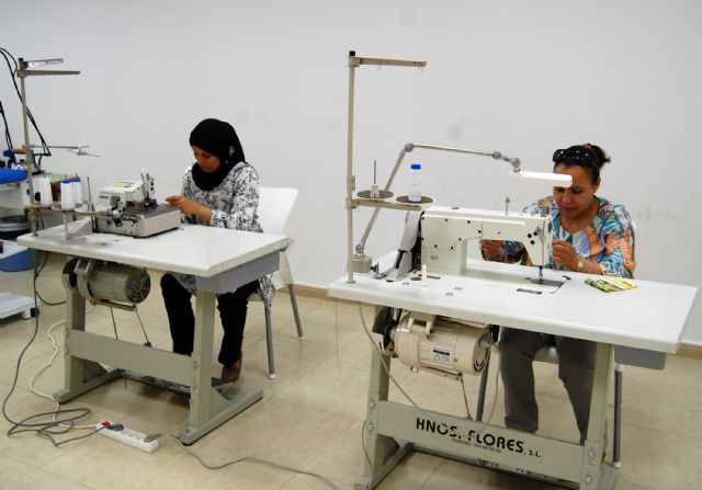 13 mujeres en riesgo de exclusión social aprenden costura en Las Torres de Cotillas - 3, Foto 3