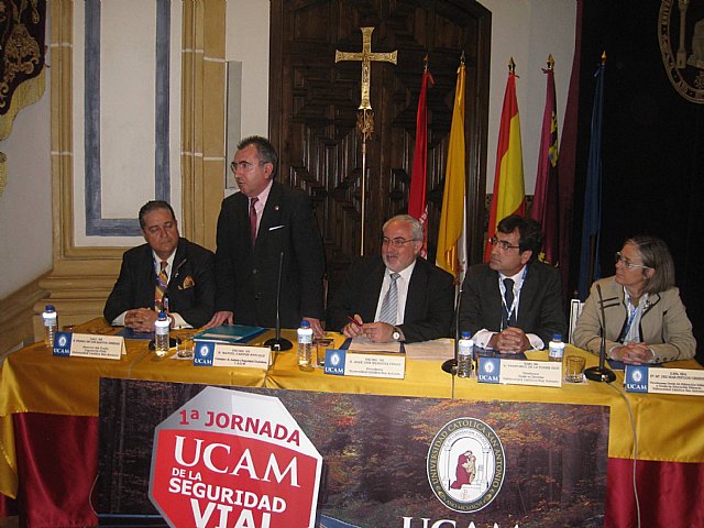 Campos inaugura una jornada sobre Seguridad Vial - 1, Foto 1