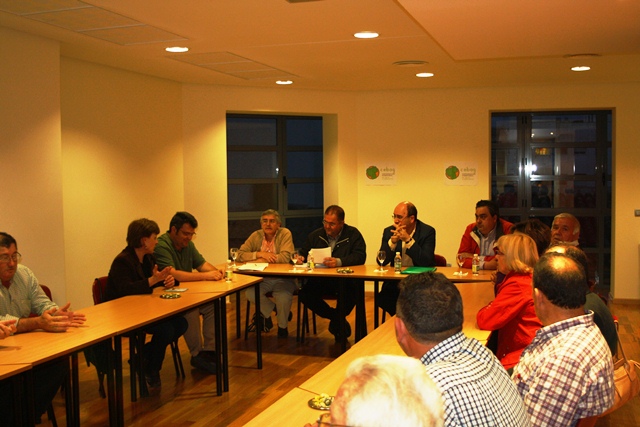 La candidatura de IU-Verdes y la Directiva de CEBAG mantuvieron una reunin para explicar y asumir propuestas del Programa Electoral - 2