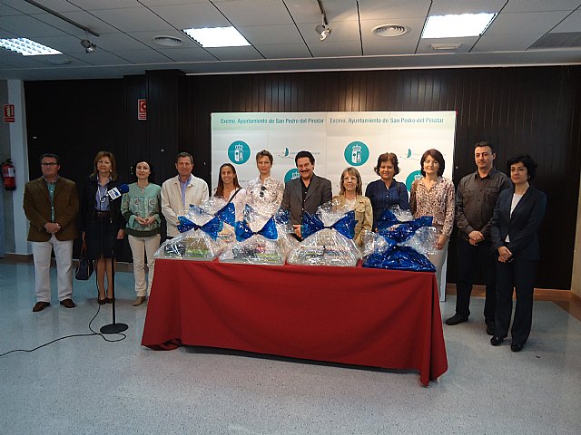 El Plan Lector municipal dota de 800 nuevos libros a las bibliotecas escolares de San Pedro del Pinatar - 1, Foto 1