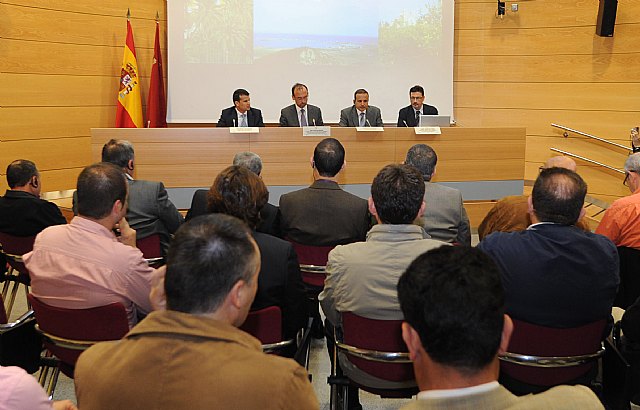 La Comunidad muestra a una delegación argelina la tecnología producida en la Región para el sector agroalimentario e industrias auxiliares - 1, Foto 1