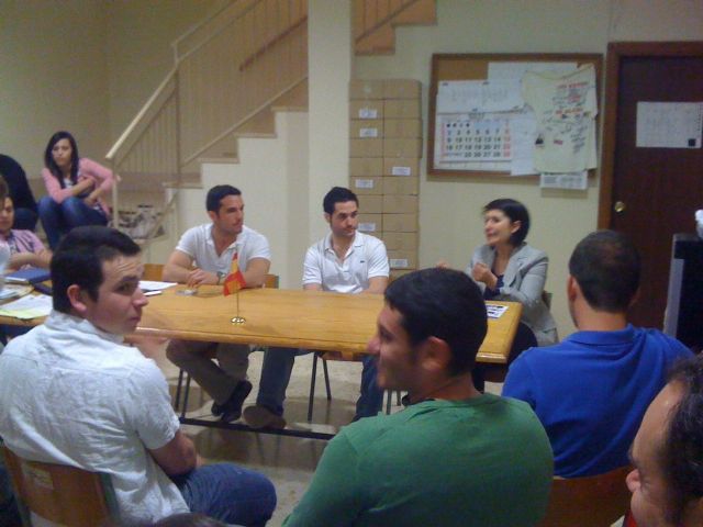 La candidata del PP se reúne con Nuevas Generaciones - 2, Foto 2