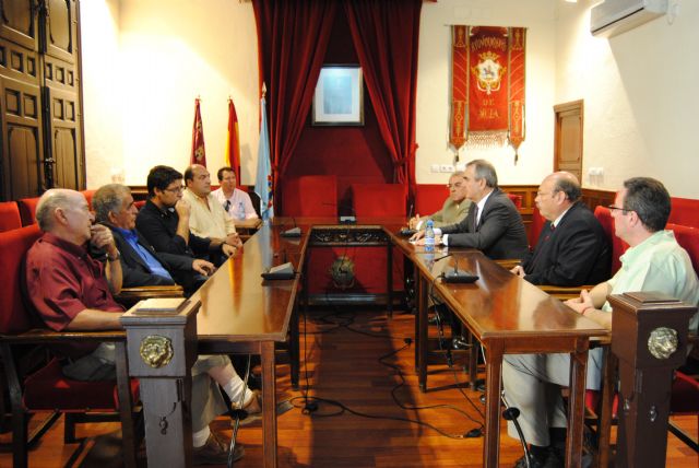 González Tovar visita la zona afectada por el pedrisco y manifiesta su disponibilidad para apoyar a los agricultores afectados - 1, Foto 1
