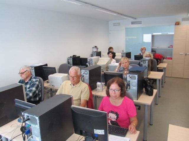 Los talleres de informática para adultos de La Unión ya tienen su propio manual - 2, Foto 2