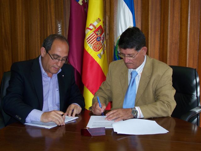 El Ayuntamiento de Águilas y Cruz Roja firman un convenio de colaboración - 1, Foto 1