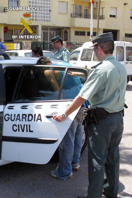 La Guardia Civil detiene a dos personas por el robo con fuerza en una explotación agrícola de Santomera - 1, Foto 1
