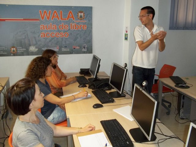 Los padres ilorcitanos se forman para saber más de las redes sociales en las que navegan sus hijos - 1, Foto 1