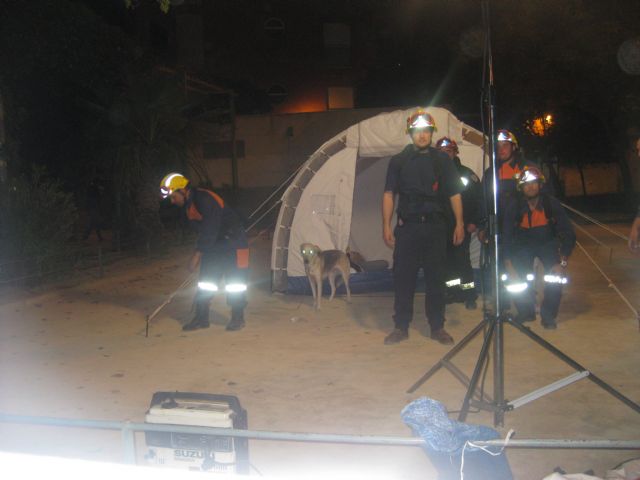 Protección Civil de Totana colabora en las labores de apoyo logístico tras el terremoto que sacudió ayer a Lorca, Foto 3