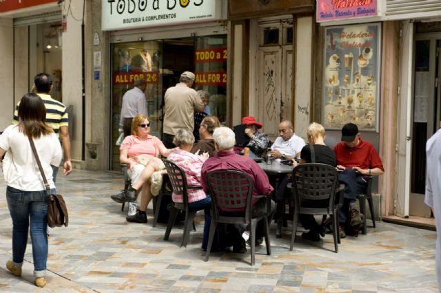 Cruceristas y turistas de la tercera edad llenan las calles del centro - 3, Foto 3