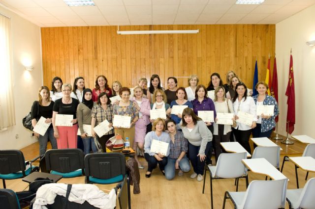 47 mujeres se diploman en los Cursos de Informática de la Concejalía de la Mujer - 1, Foto 1