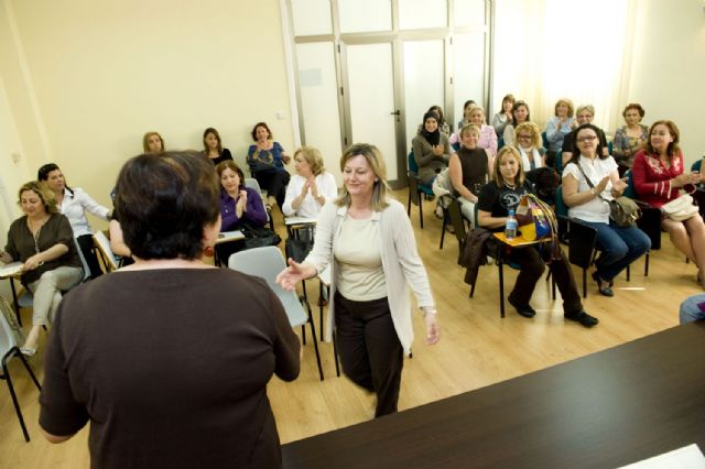 47 mujeres se diploman en los Cursos de Informática de la Concejalía de la Mujer - 3, Foto 3