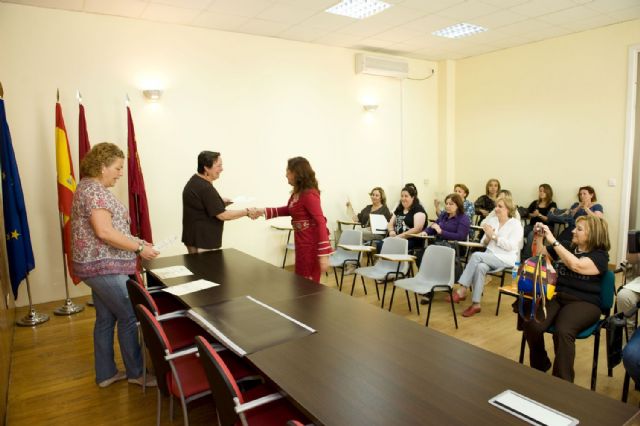 47 mujeres se diploman en los Cursos de Informática de la Concejalía de la Mujer - 4, Foto 4