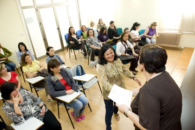 47 mujeres se diploman en los Cursos de Informática de la Concejalía de la Mujer - 5, Foto 5