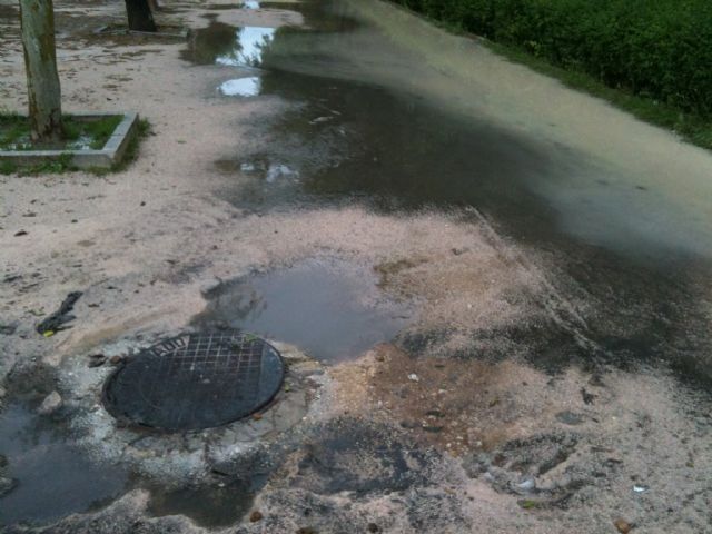 Denuncian que sigue sin solucionarse el problema de las inundaciones de algunas calles y los desbordamientos de la red - 1, Foto 1