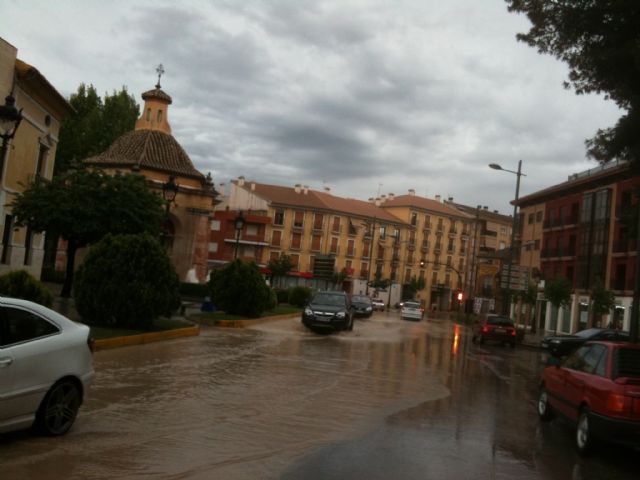 Denuncian que sigue sin solucionarse el problema de las inundaciones de algunas calles y los desbordamientos de la red - 4, Foto 4