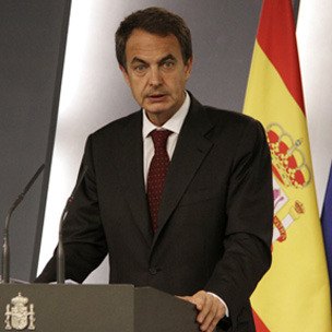 El presidente del Gobierno acuerda con el presidente del Partido Popular suspender la jornada electoral de este jueves, Foto 1