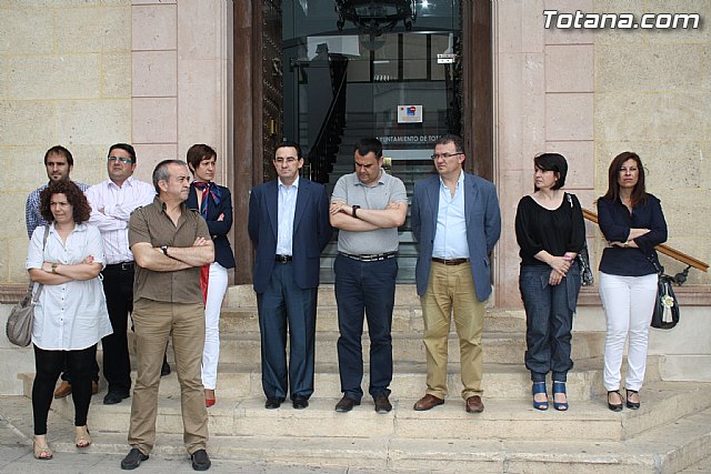 Totana muestra su solidaridad con Lorca y guarda un minuto de silencio - 4
