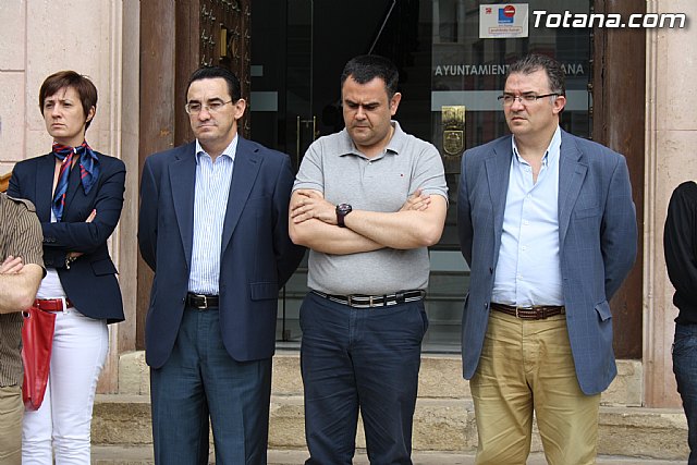 Totana muestra su solidaridad con Lorca y guarda un minuto de silencio - 7