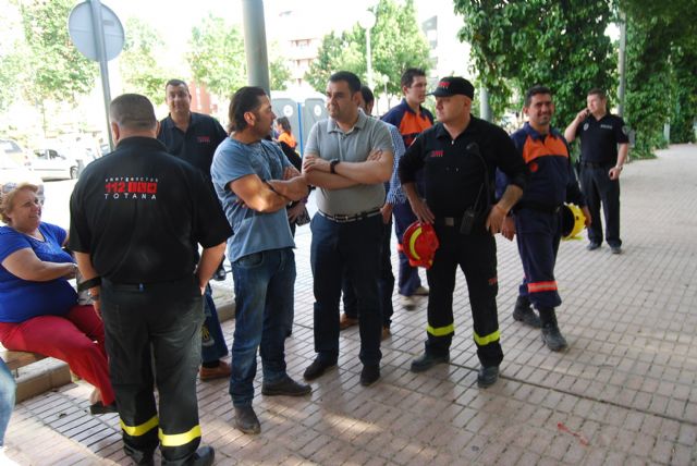 El alcalde de Totana y varios concejales visitan a los voluntarios de protección civil de Totana que se encuentran en Lorca - 2, Foto 2
