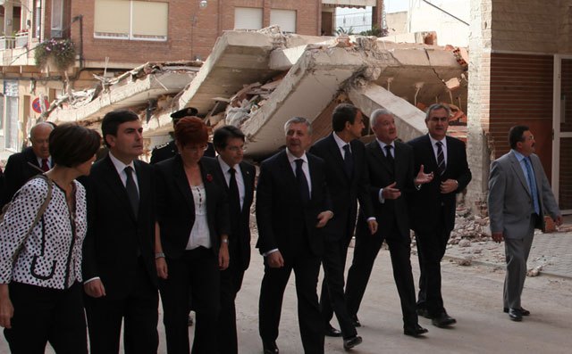 Centenares de personas y empresas se ofrecen para ayudar a los damnificados del terremoto, Foto 2