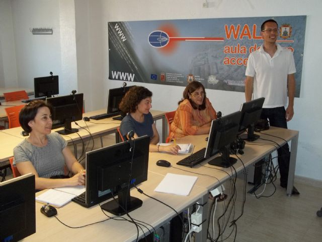 Los padres ilorcitanos ya saben más de las redes sociales en las que navegan sus hijos - 1, Foto 1