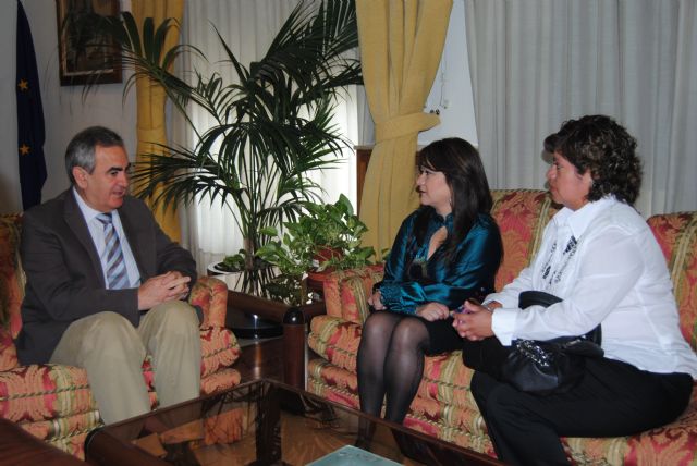 El delegado del Gobierno recibe a la Ministra de Migración de Ecuador - 1, Foto 1