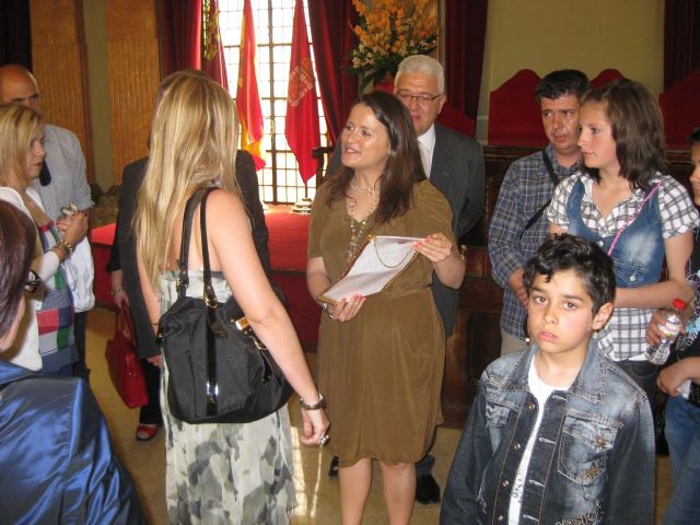 María Dolores Sánchez recibe a alumnos y profesores participantes en un proyecto Comenius sobre cuentos tradicionales - 1, Foto 1