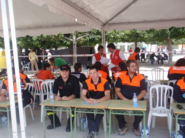 El alcalde hace un llamamiento para que los ciudadanos que quieran colaborar con los damnificados por el terremoto de Lorca lo realicen a través de Protección Civil Totana - 3, Foto 3