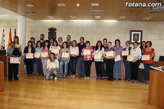 Más de una treintena de personas han participado en los cursos de capacitación sociolaboral - 1, Foto 1