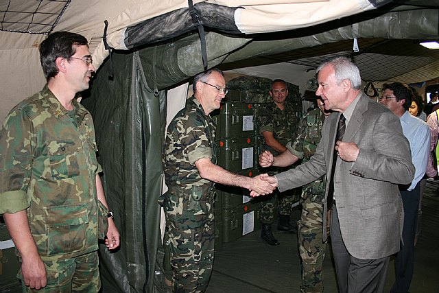 Valcárcel visita el hospital de Campaña de la UME en Lorca, Foto 2
