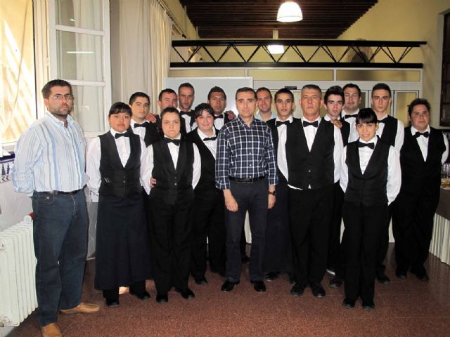 Los alumnos del curso de Camarero de Restaurante-Bar ya tienen sus diplomas - 1, Foto 1