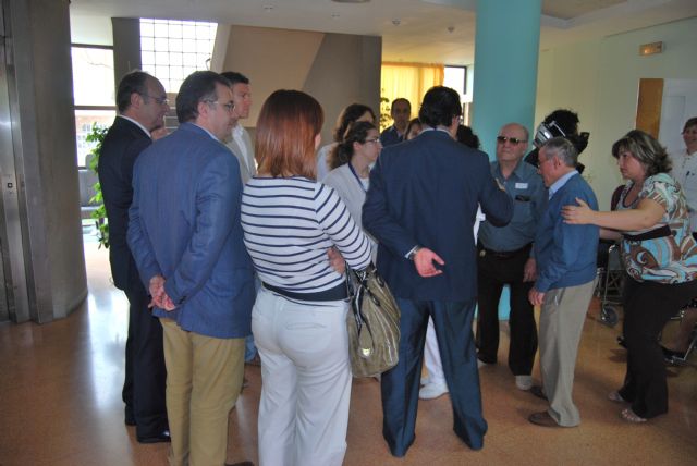 La residencia Virgen del Rosario mantiene acogidos a los ancianos que fueron desalojados en Lorca tras el terremoto, Foto 1