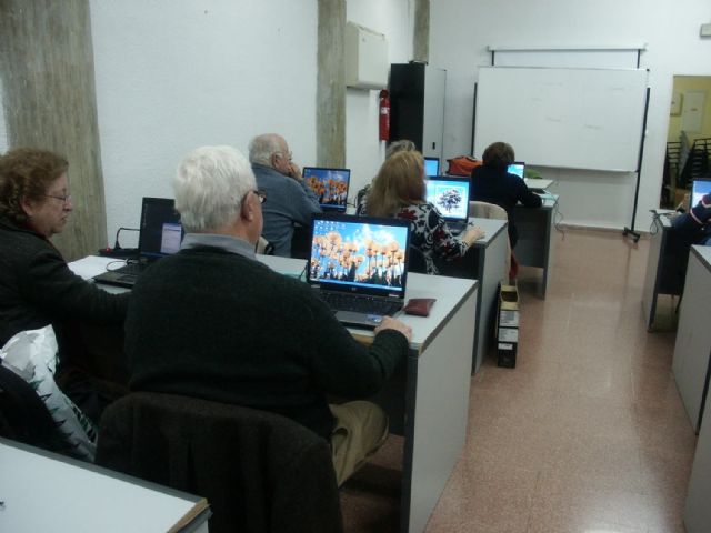 Finaliza el curso informática del nivel II para mayores - 1, Foto 1
