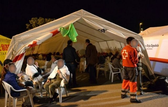 Protección Civil de Jumilla desplaza a diez voluntarios todos los días a Lorca para tareas de reparto de ayuda - 1, Foto 1