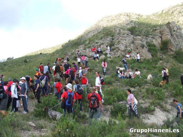 Cerca de 150 personas participaron, acompañadas de otros tantos perros, en la i marcha solidaria 'ladra, camina y aprende' - 3, Foto 3